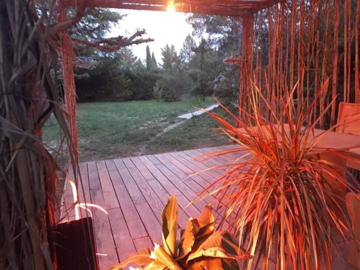 Chalet Banane Devant Piscine, A 6Km Du Festival De Piano De La Roque D'Antheron Rognes Kültér fotó