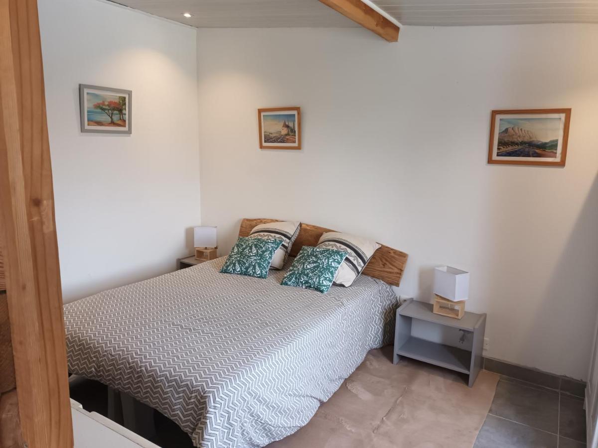 Chalet Banane Devant Piscine, A 6Km Du Festival De Piano De La Roque D'Antheron Rognes Kültér fotó