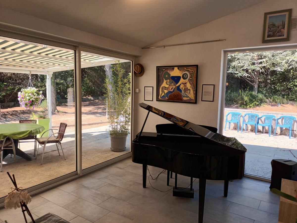 Chalet Banane Devant Piscine, A 6Km Du Festival De Piano De La Roque D'Antheron Rognes Kültér fotó
